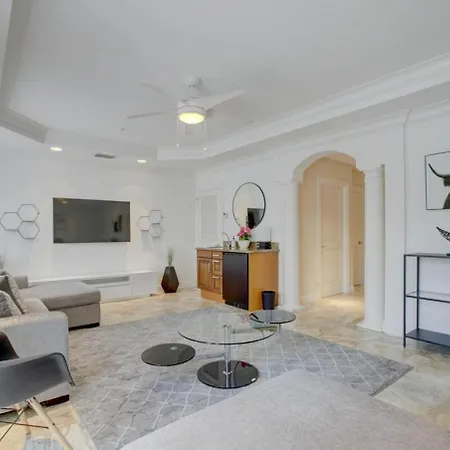 Private Patio Cali King Bed Sleeps 10 Vila